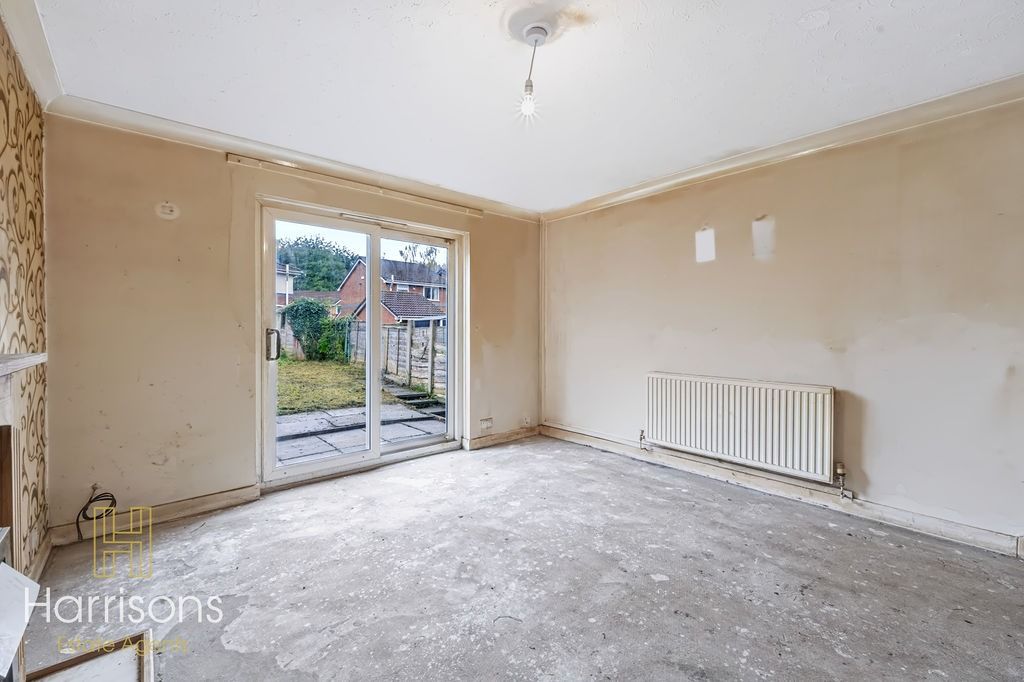Property photo 3 of 13 5564872