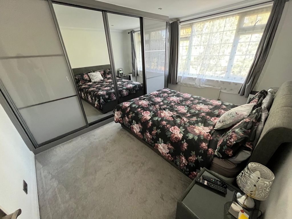 Property photo 3 of 8 Bathroom