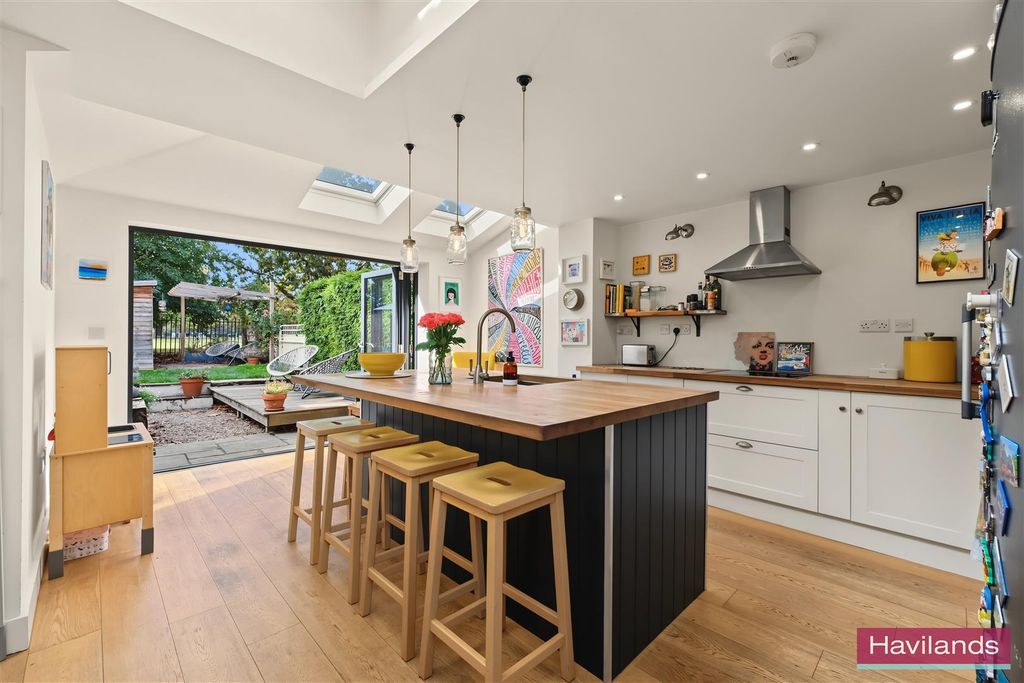 Property photo 2 of 22 95 Percival Road, Enfield En1 1Qt-With Watermark-1