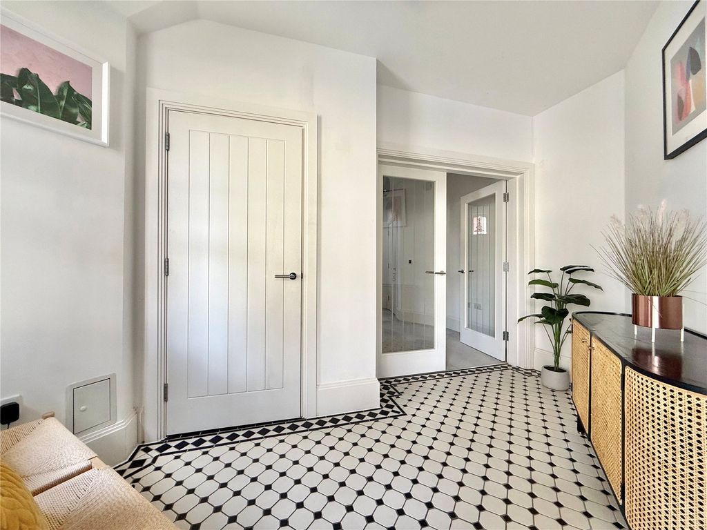 Property photo 2 of 24 Picture No. 35