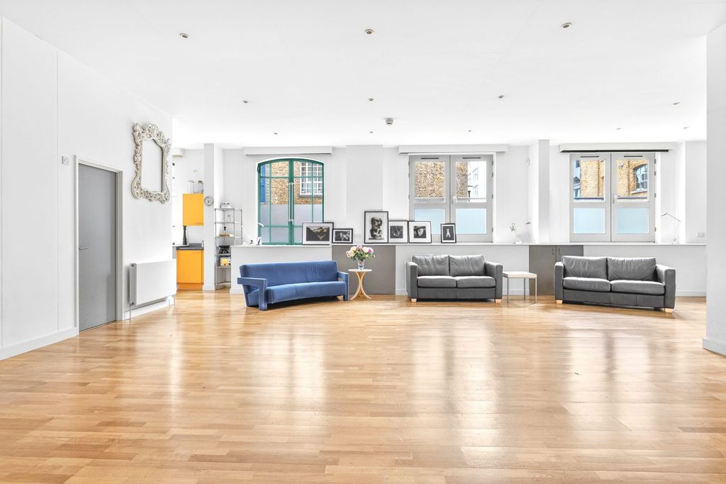 Property photo 2 of 27