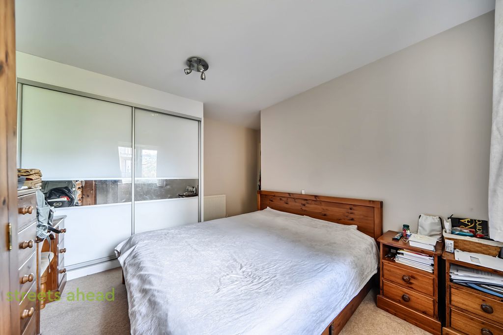 Property photo 2 of 15 142B2d66-Fcd9-42c...
