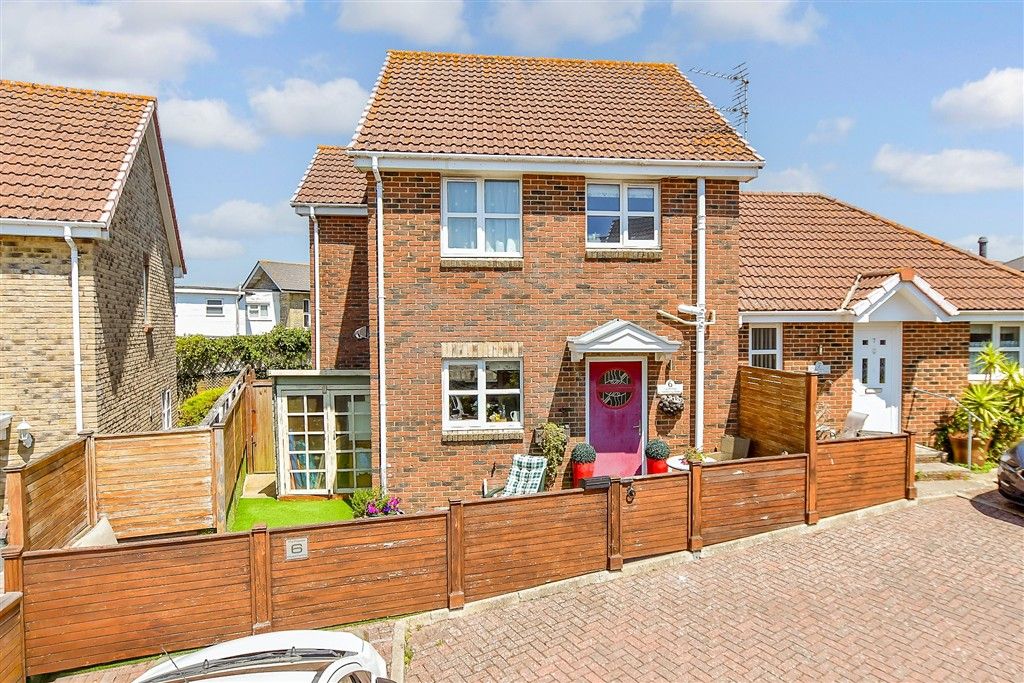 Property photo 1 of 12 Lounge/Dining Area
