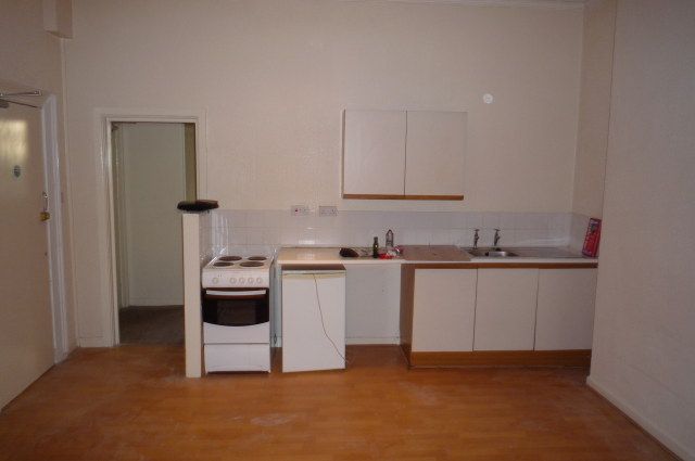 Property photo 2 of 6 Living Room/Kitchen