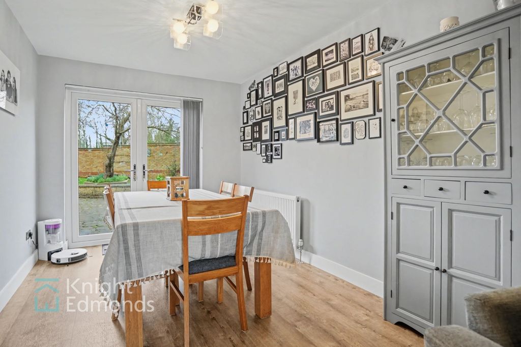 Property photo 2 of 31 Dining Room