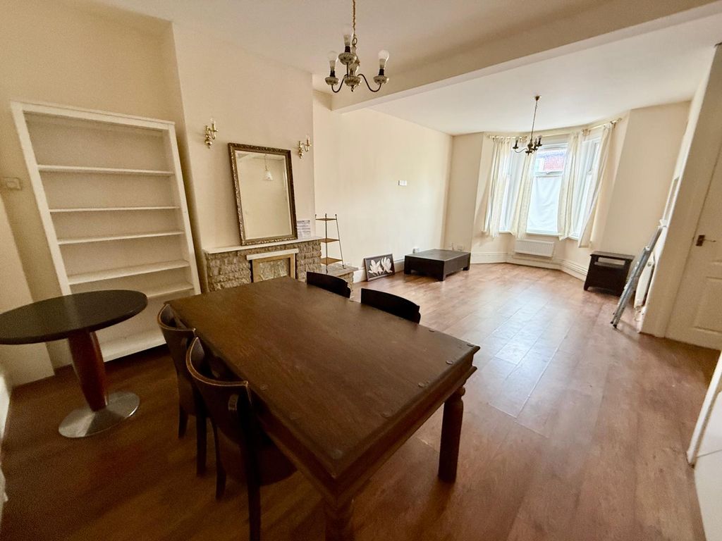Property photo 1 of 14 3-Bedroom Terraced House Near Leytonstone High Road
