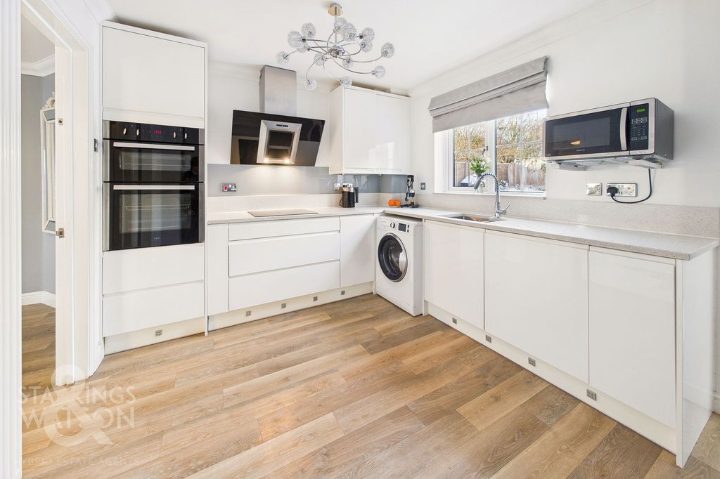 Property photo 3 of 24