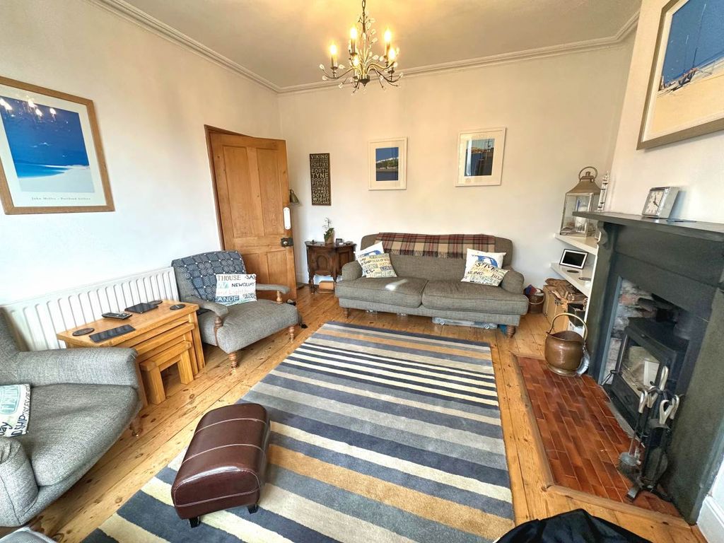 Property photo 3 of 20 Lounge 2