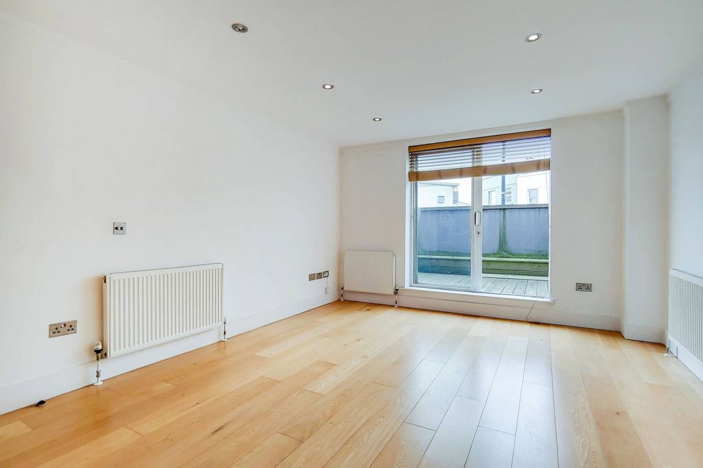 Property photo 3 of 10