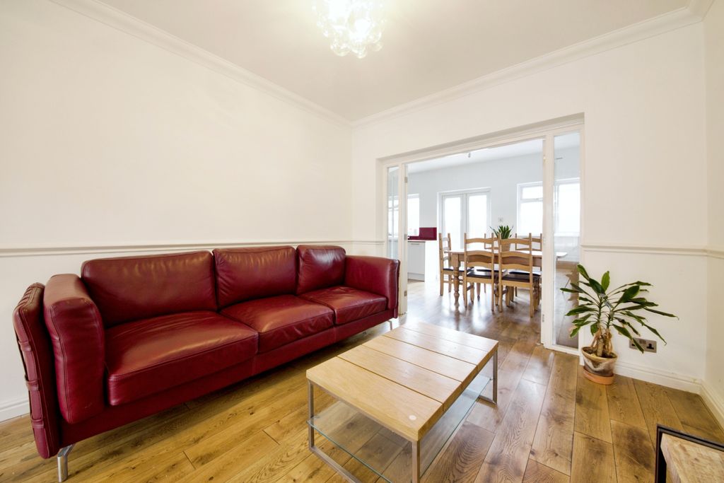 Property photo 3 of 12 1