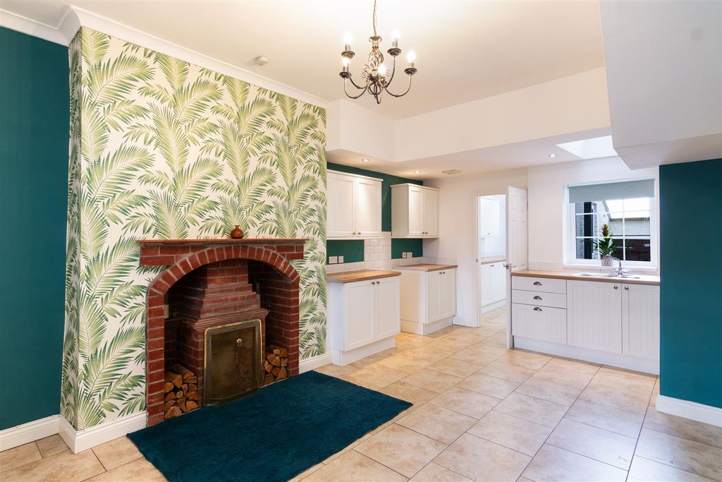 Property photo 3 of 27