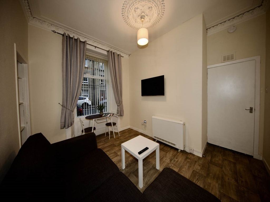 Property photo 1 of 9 4 G-2 Living
