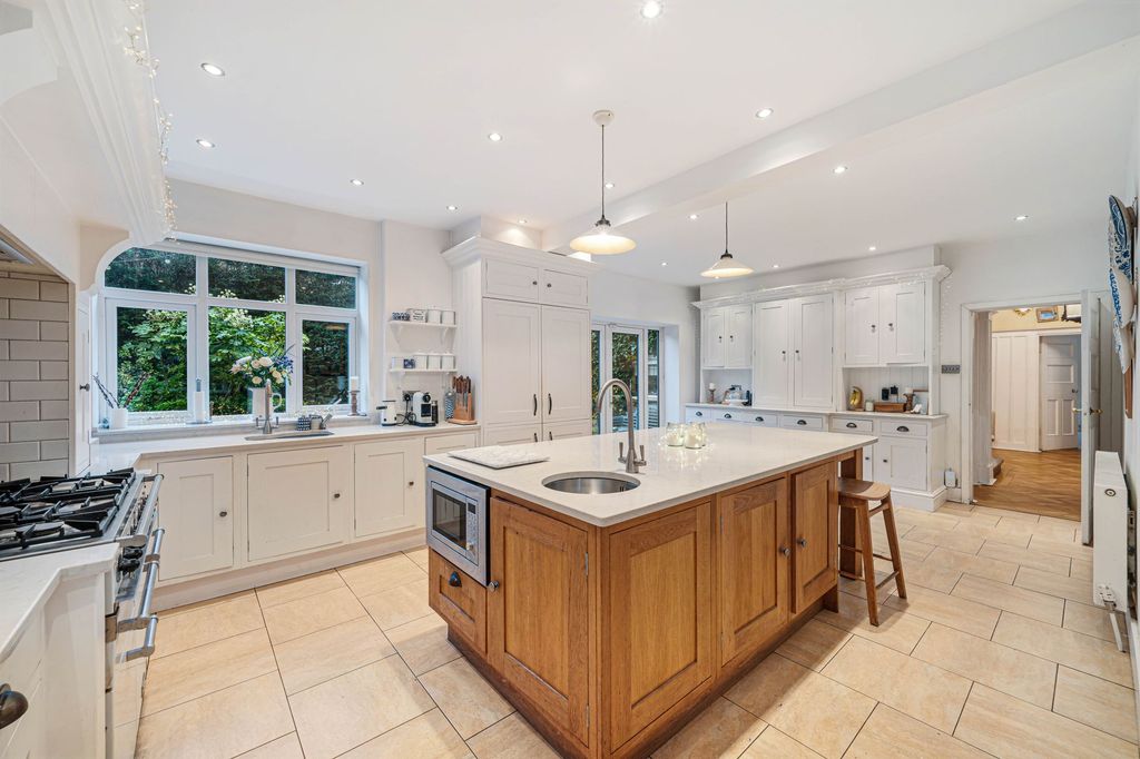 Property photo 3 of 59