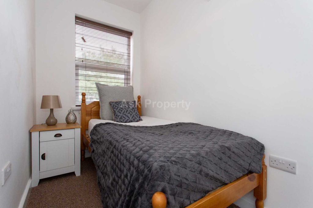 Property photo 1 of 2