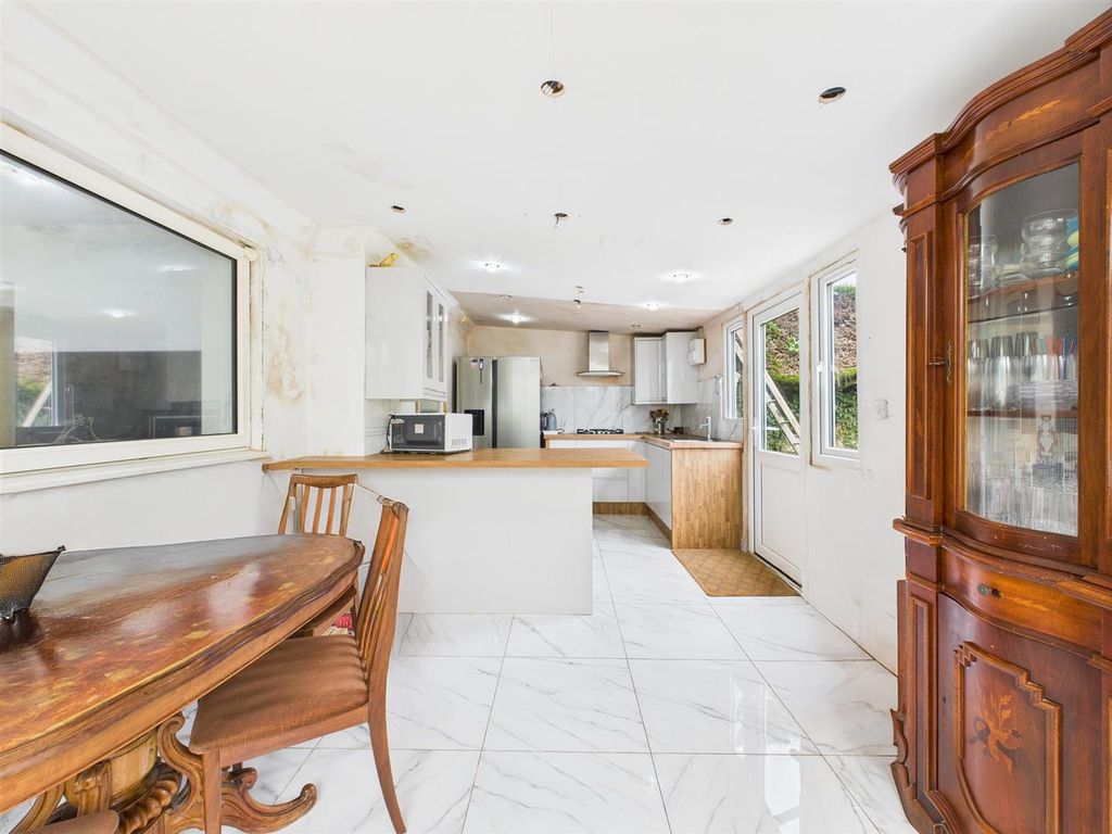 Property photo 3 of 18 Cam02861G0-Pr0449-Still013.Jpg