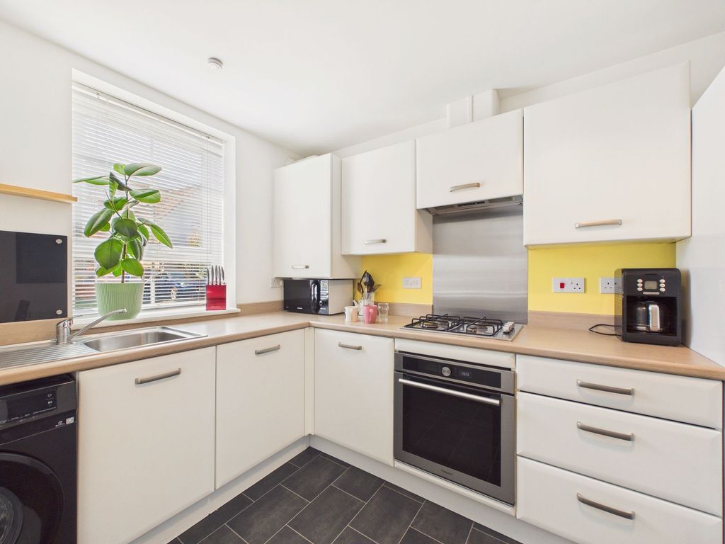Property photo 2 of 18 Dining Kitchen
