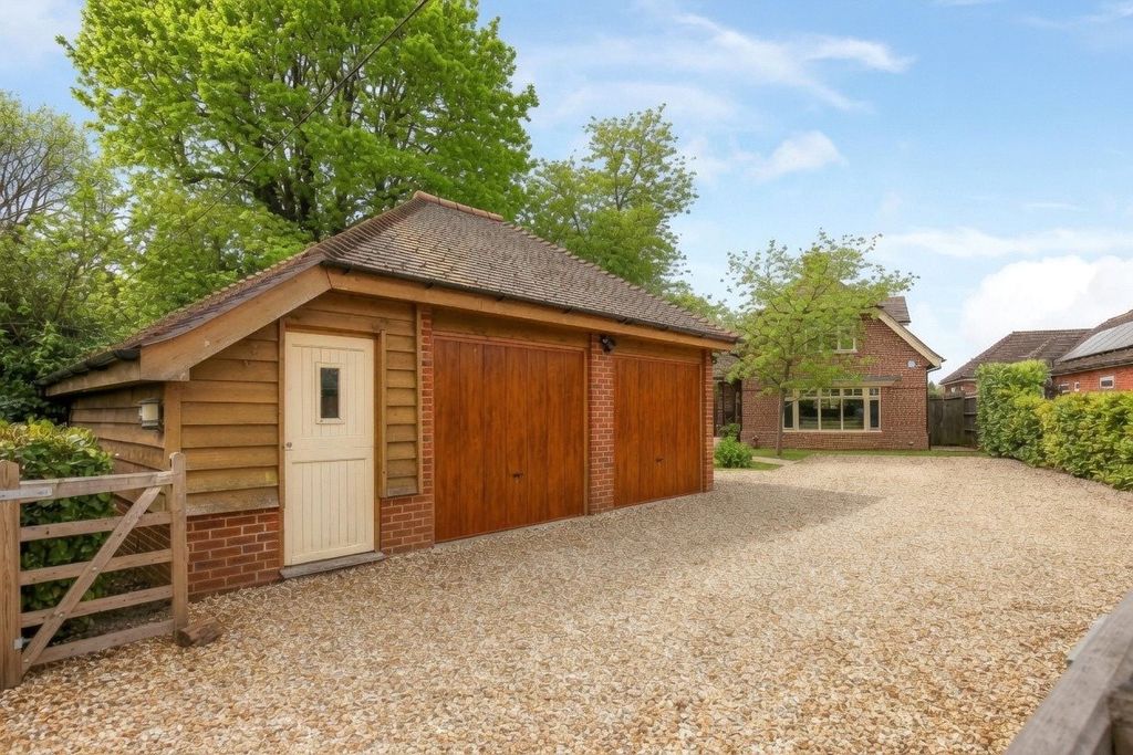 Property photo 1 of 34 Picture No. 01