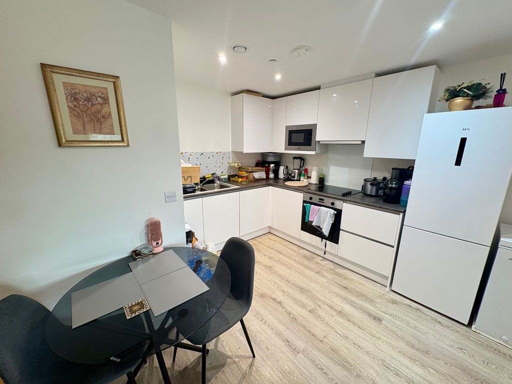 Property photo 2 of 8 Kitchen