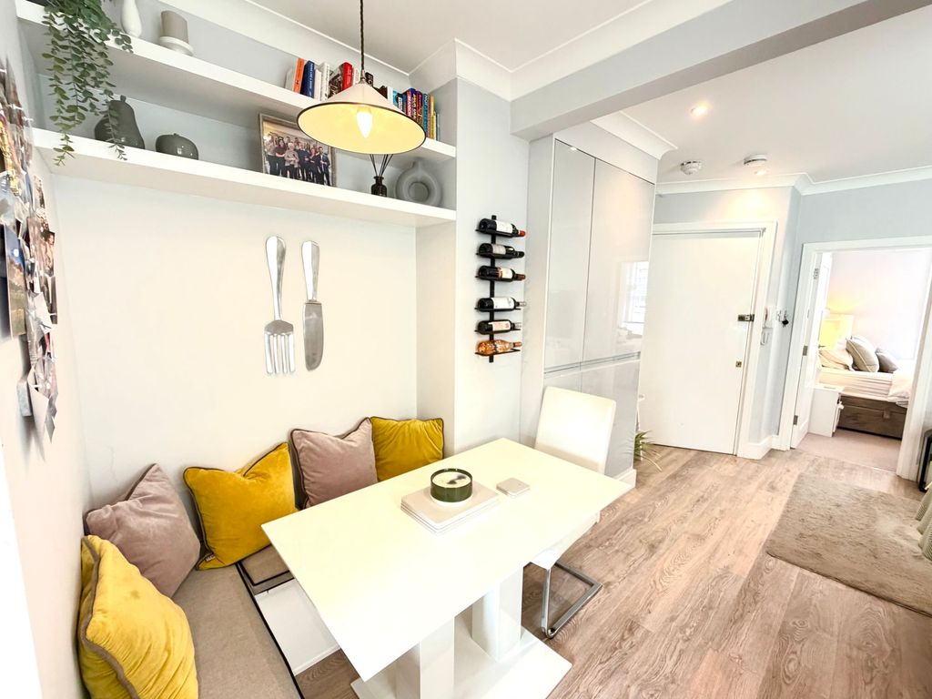 Property photo 3 of 11 Dining Area