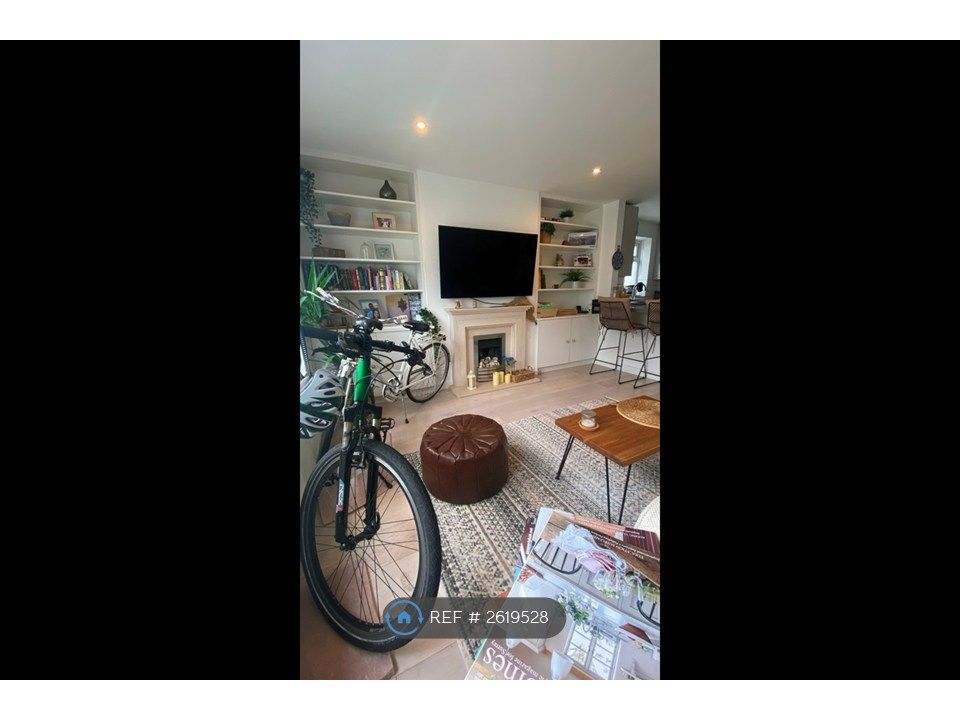 Property photo 2 of 18 Living Room