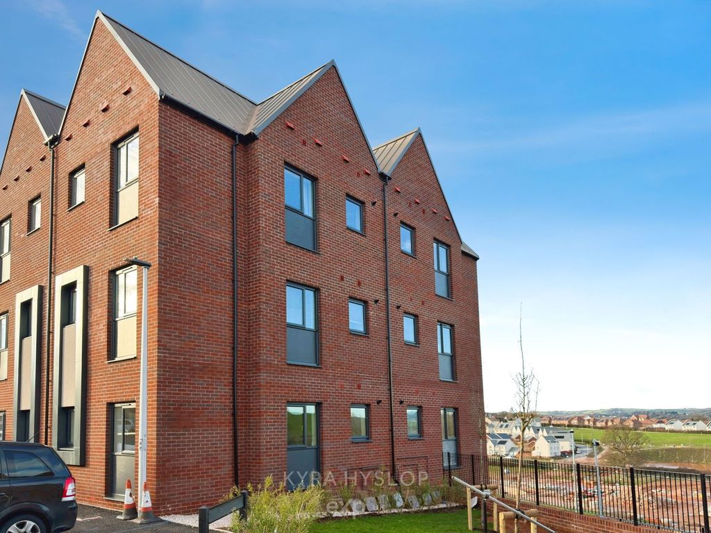 Property photo 2 of 10