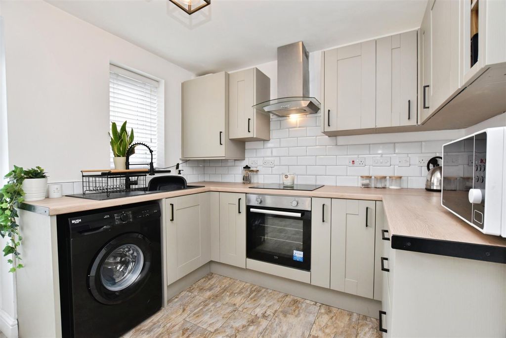 Property photo 2 of 20 B0d8070A-Kit 20Only.Jpg