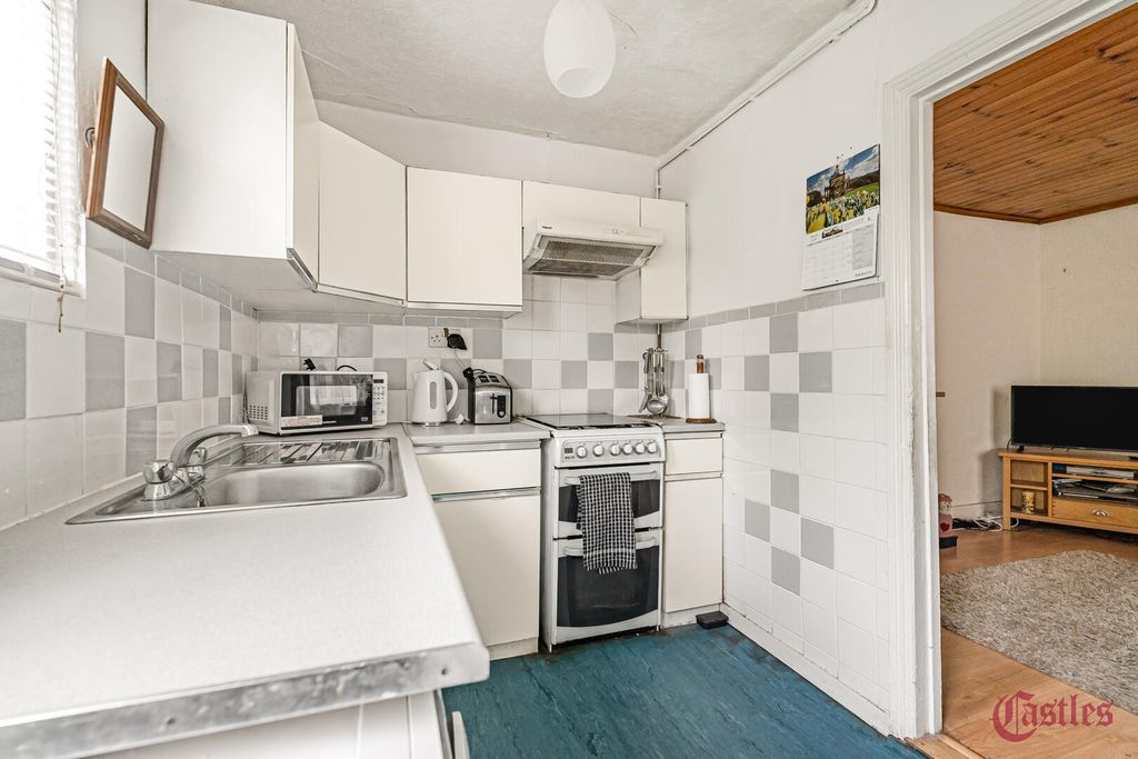 Property photo 3 of 29 Kitchen