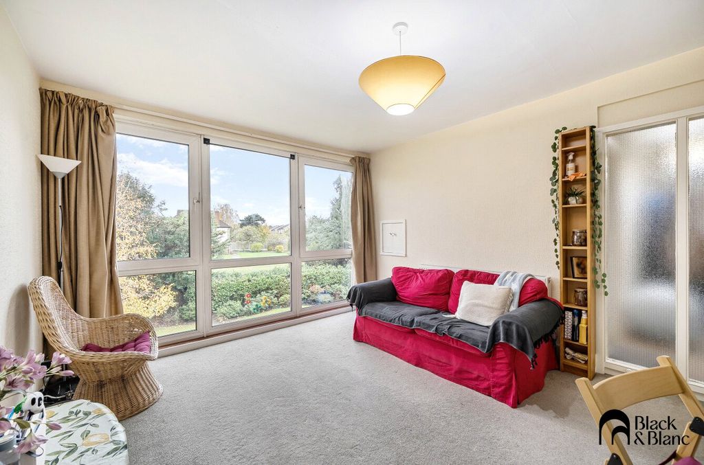 Property photo 3 of 11 Living Room