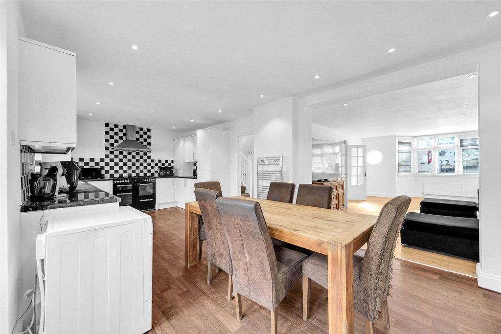 Property photo 3 of 17 Kitchen Diner