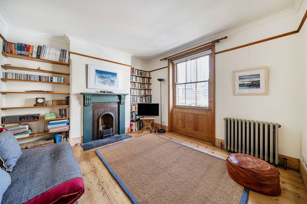 Property photo 2 of 18
