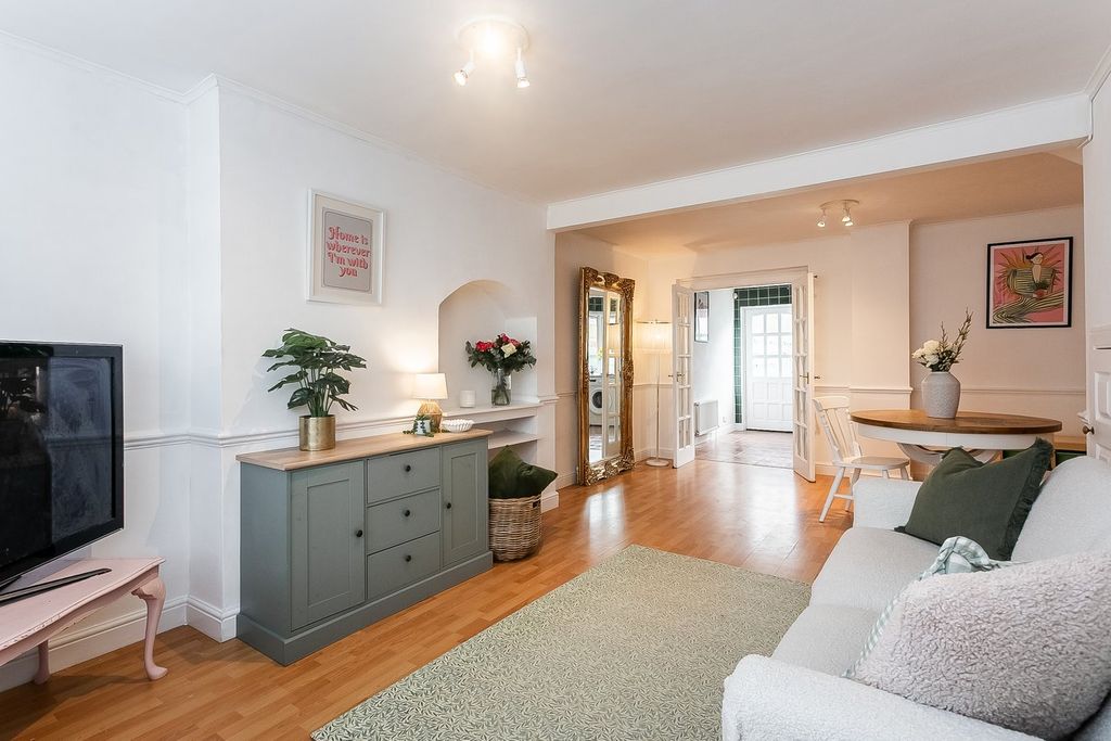 Property photo 2 of 25