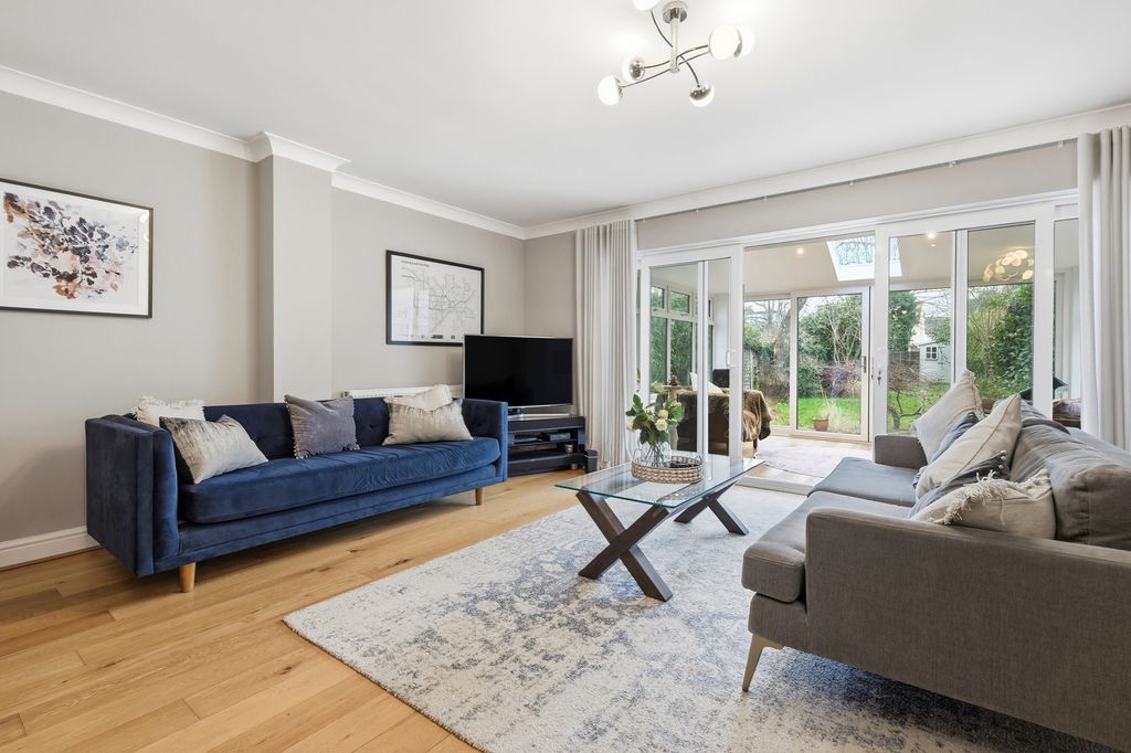 Property photo 2 of 26