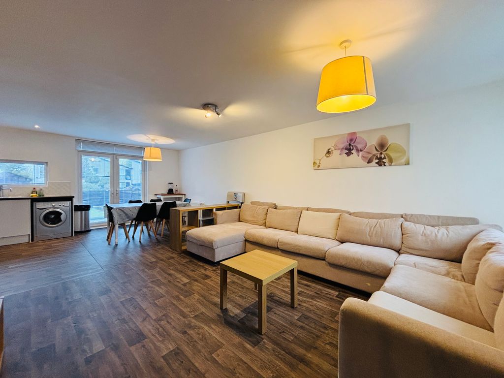 Property photo 2 of 11 Gallery