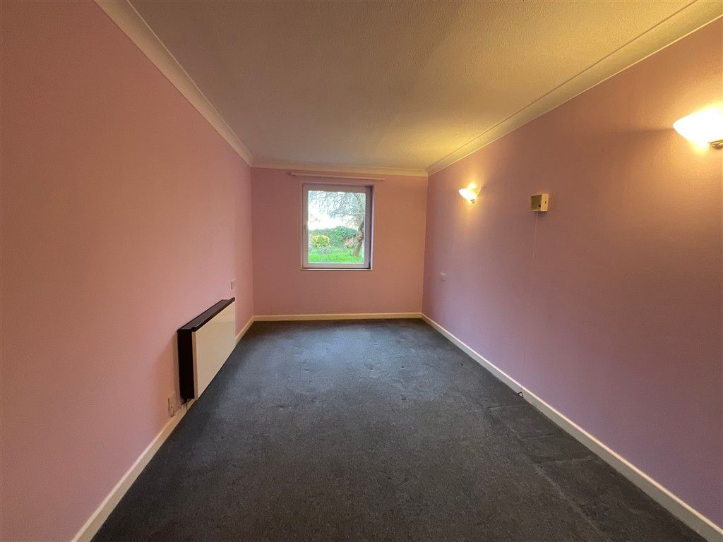 Property photo 3 of 9 Bedroom New