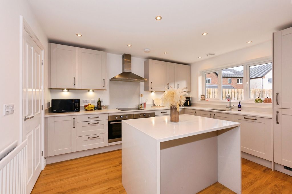 Property photo 2 of 19 Kitchen