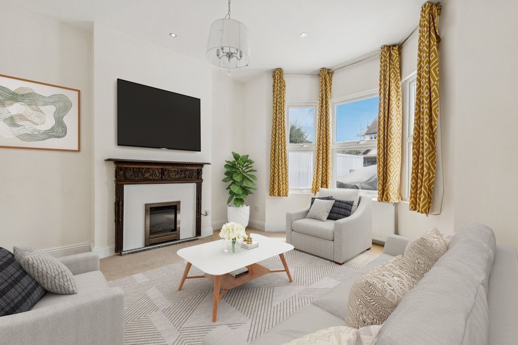 Property photo 3 of 12