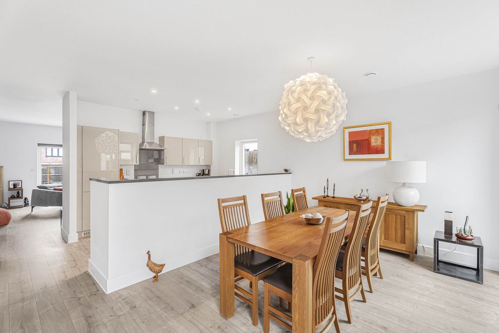 Property photo 3 of 33