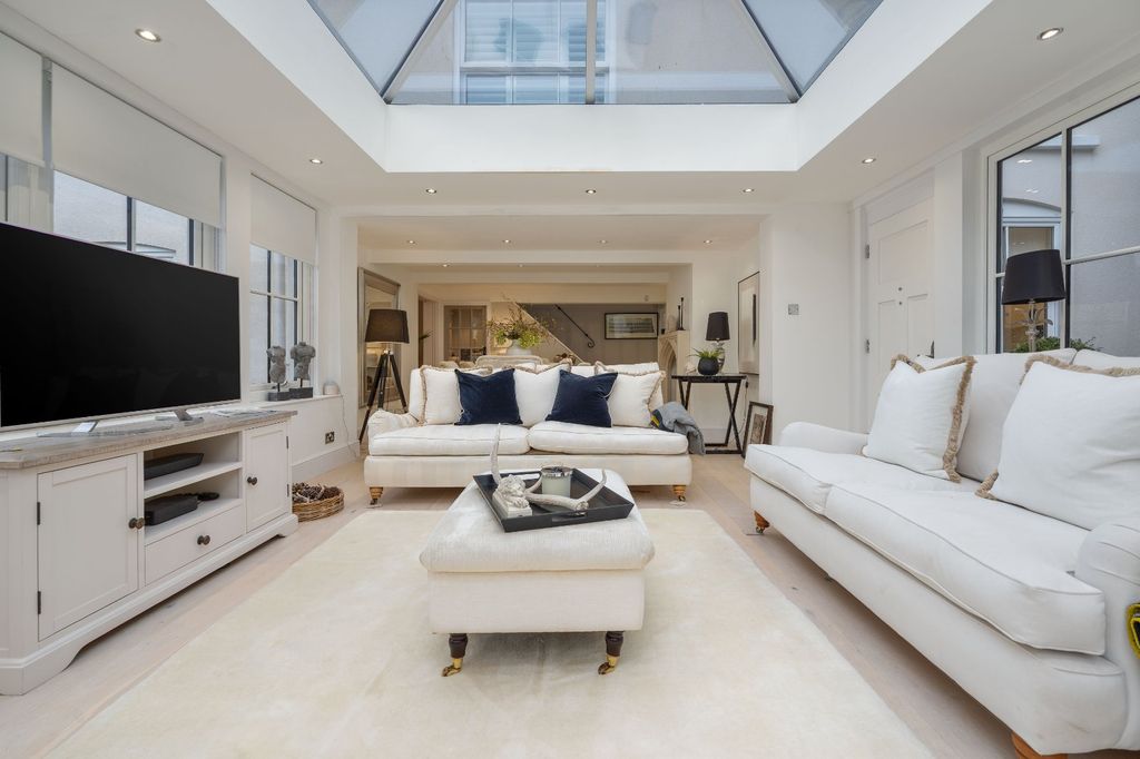 Property photo 2 of 27 Picture No. 48