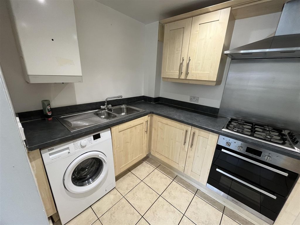 Property photo 2 of 7 Kitchen