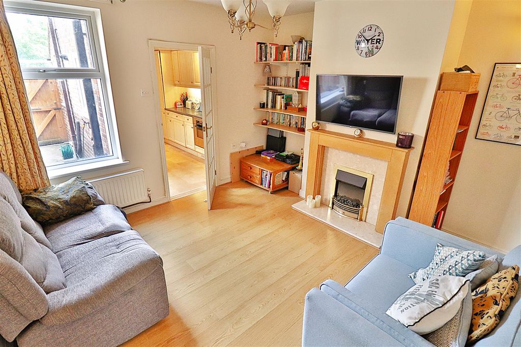 Property photo 3 of 10 Rear Reception Room