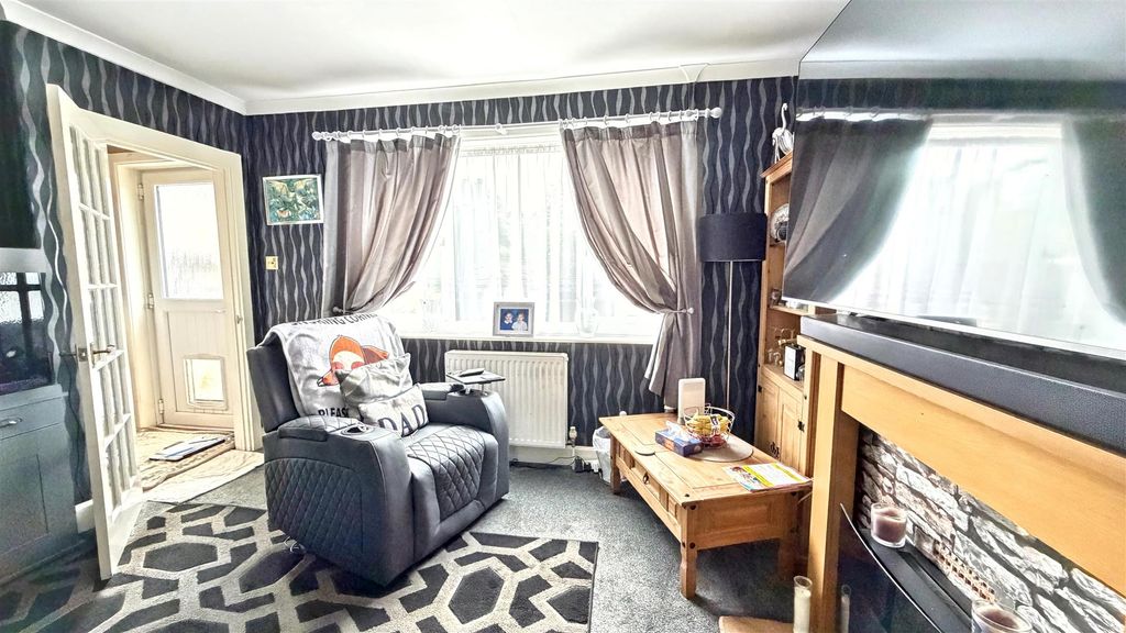 Property photo 3 of 9 20260520115901_20260519-Interior-8-0Htg5Hja8W5Pns2