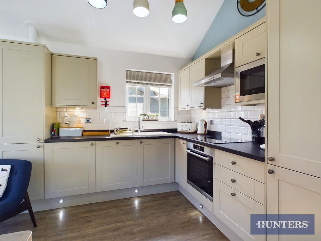 Property photo 2 of 19 Kitchen