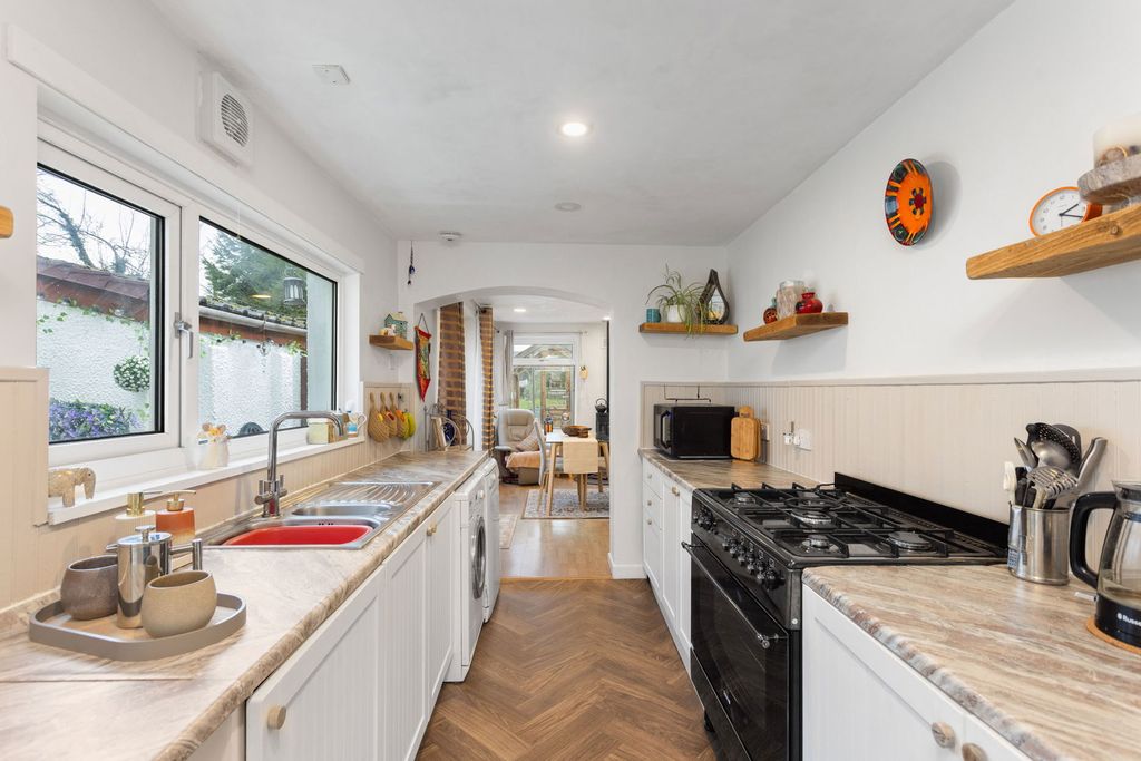 Property photo 3 of 37