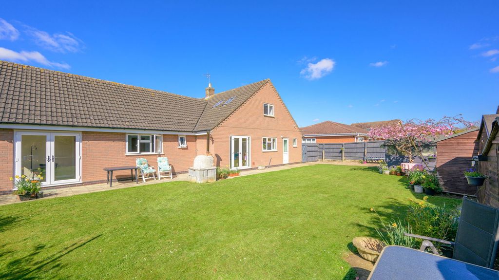 Property photo 2 of 33