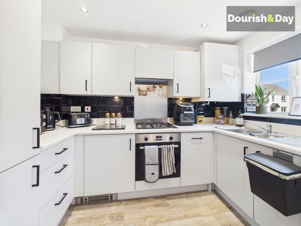 Property photo 3 of 12 Kitchen
