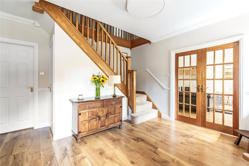 Property photo 2 of 20 Entrance Hall