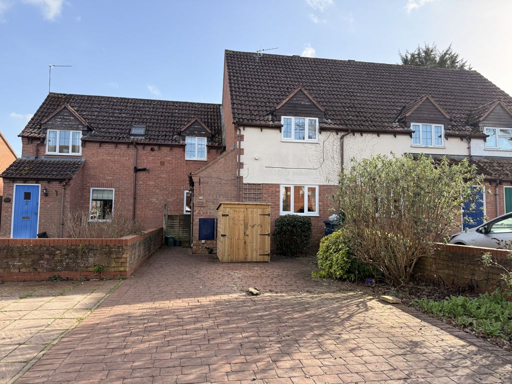 Property photo 1 of 13 2 Bedroom Mid Terrace House For Sale