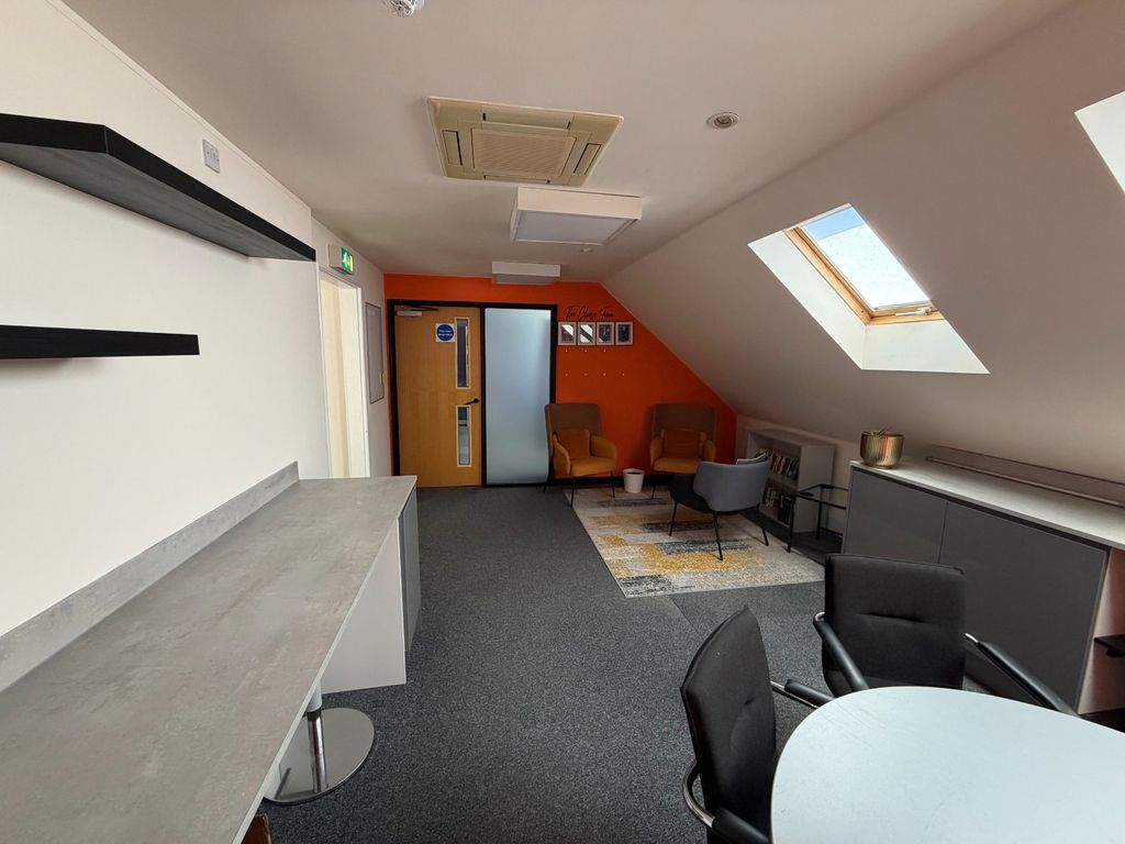 Property photo 2 of 8 Picture No. 04