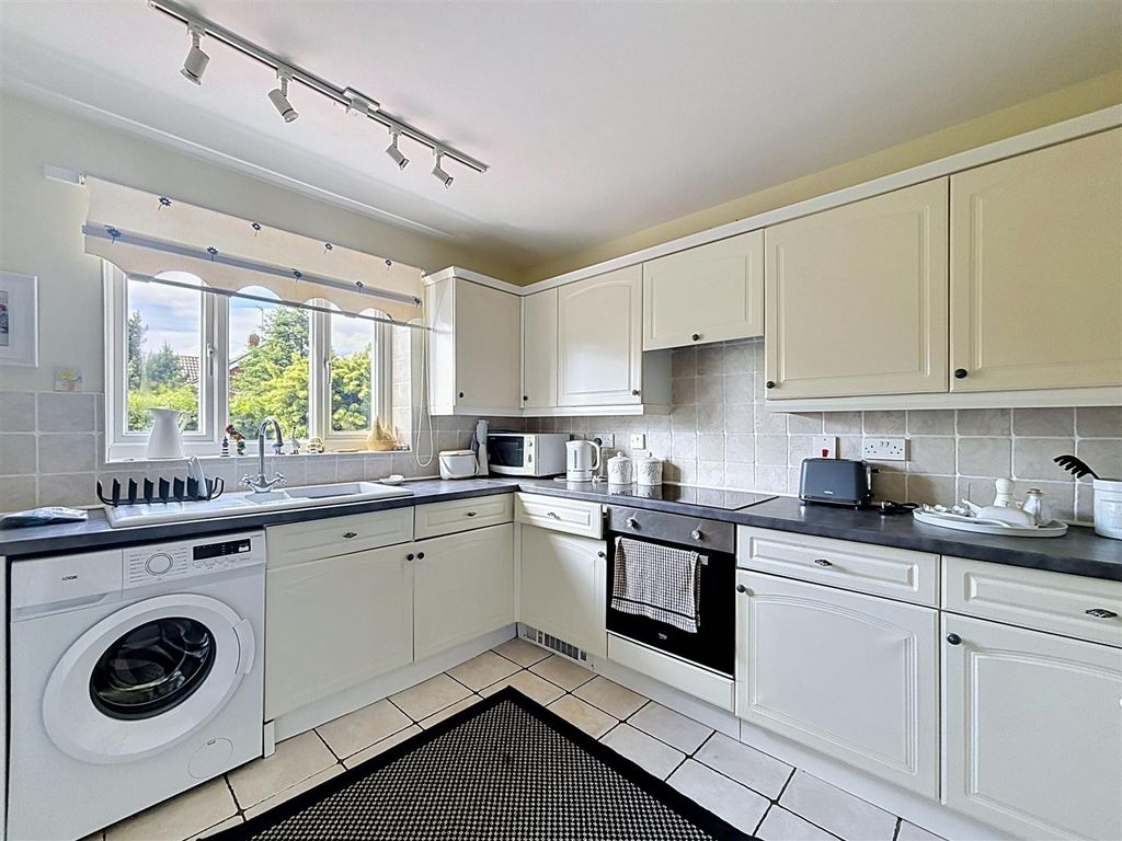 Property photo 2 of 21 Breakfast Kitchen