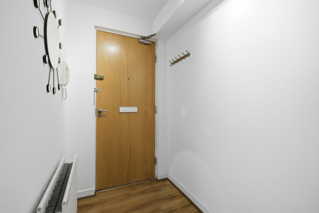 Property photo 2 of 18 Picture No. 23